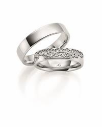 Dame modell 
Ringdaten

Bredde 5.0mm
Høyde 1,6mm
Widded 65mm
Material hvitt gull 585/- 
Diamanter total 0,246 CT TW VS 28 stk